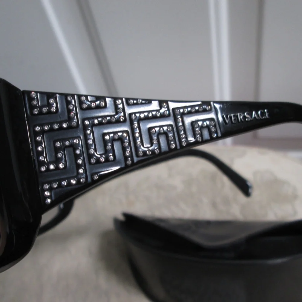 Versace women's sunglasses - Picture 9 of 16